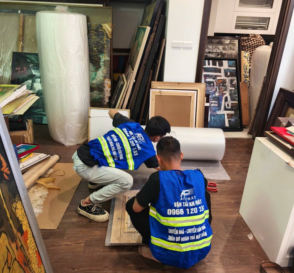 Đ&oacute;ng g&oacute;i tranh