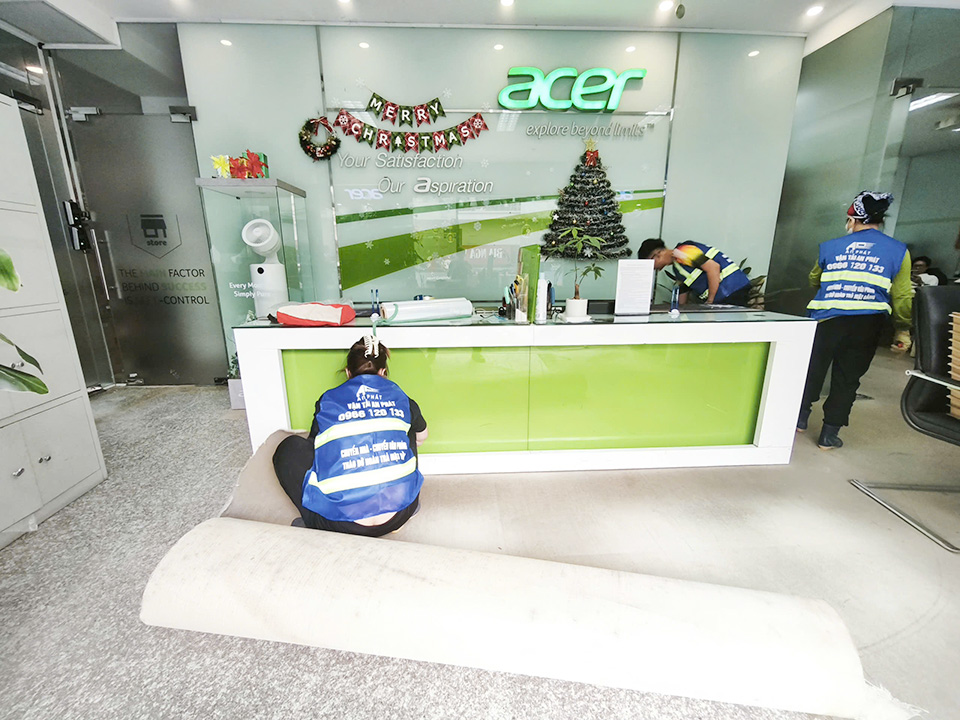 Lột thảm tẩy keo s&agrave;n