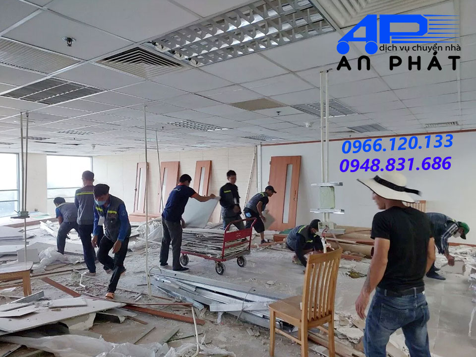 vứt chạc thải, v&aacute;ch trần thạch cao 