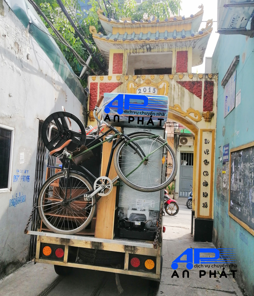 Chuyển đồ sinh vi&ecirc;n