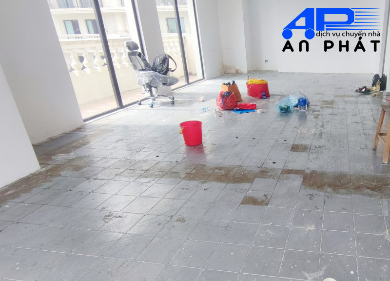 Lột thảm tẩy keo s&agrave;n