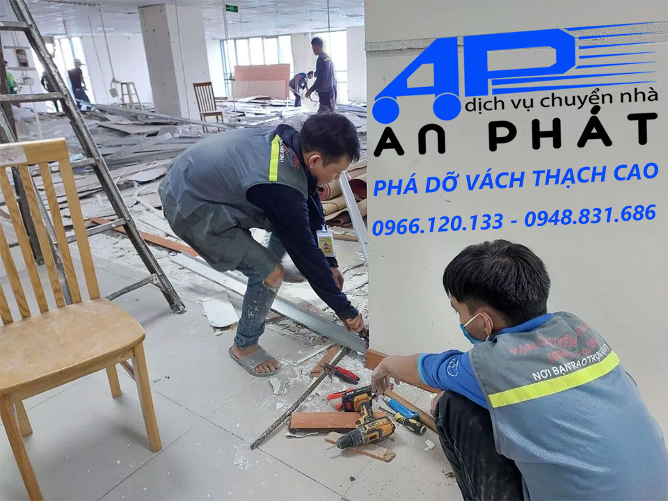 Ph&aacute; dỡ v&aacute;ch thạch cao