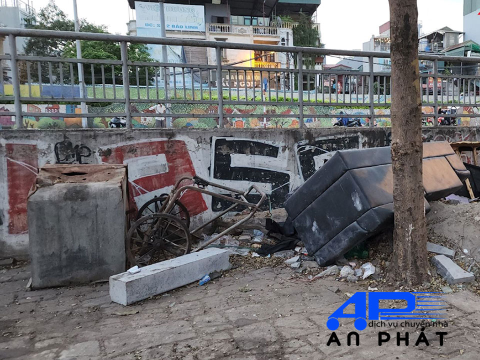 R&aacute;c thải lớn kh&ocirc;ng c&oacute; chỗ thu gom