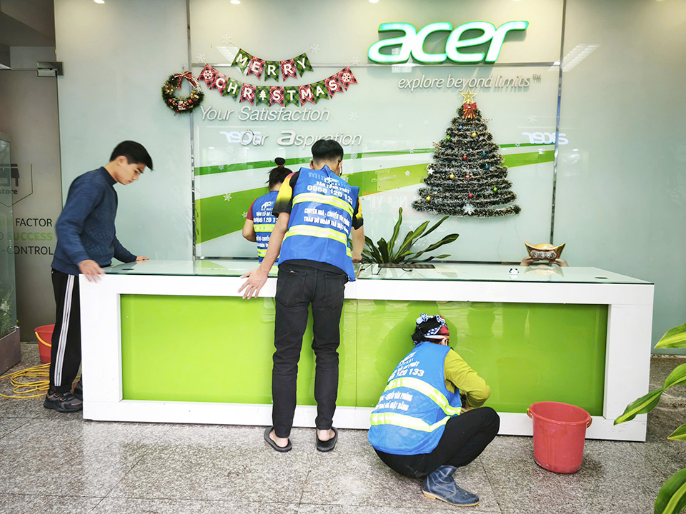 S&agrave;n đ&atilde; lột thảm tẩy keo