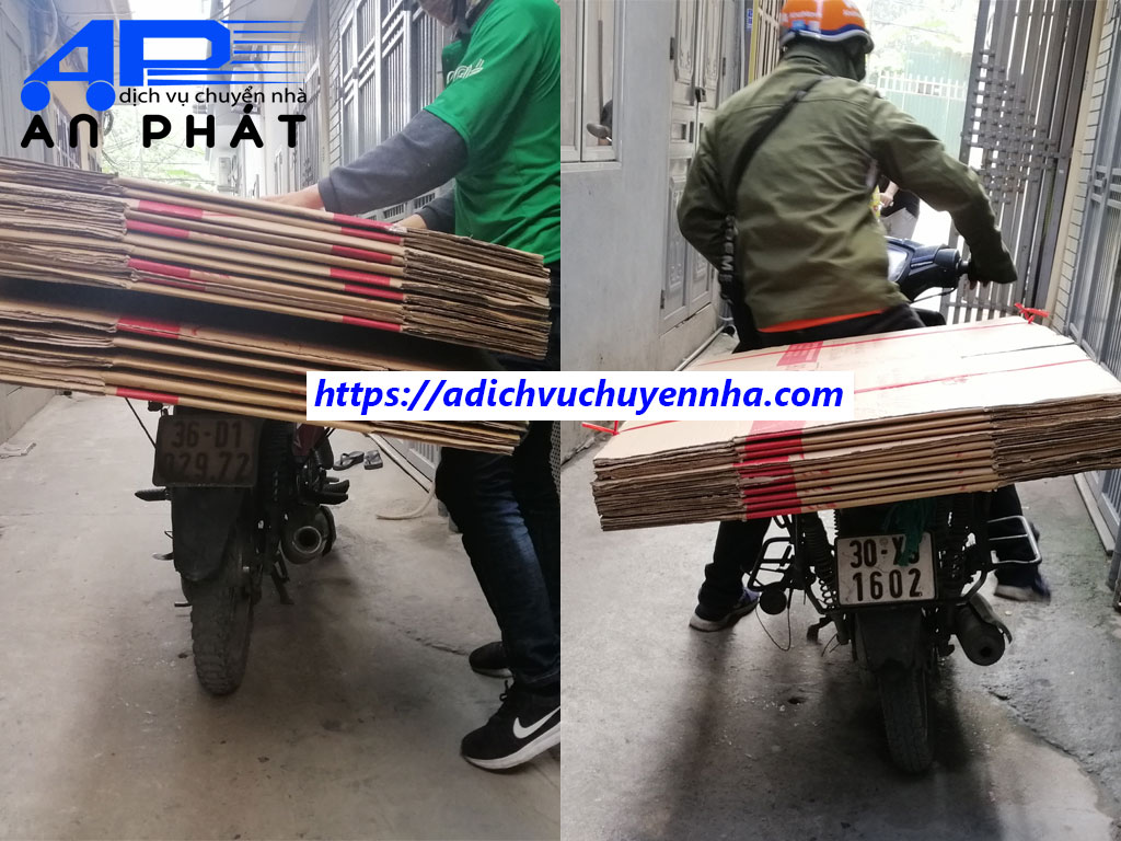 Shiper chuyển th&ugrave;ng cho kh&aacute;ch h&agrave;ng