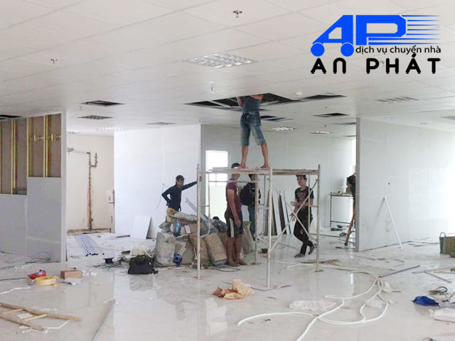 Thi c&ocirc;ng miệng gi&oacute; điều h&ograve;a &acirc;m trần