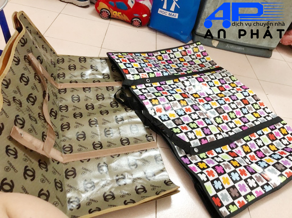 T&uacute;i bạt đựng quần &aacute;o