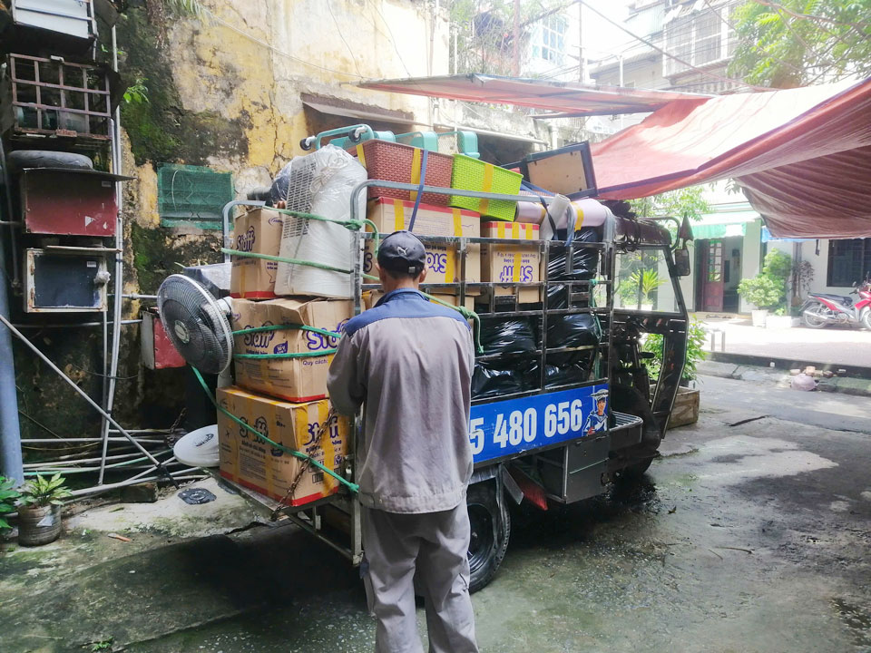 Xe ba g&aacute;c chở đồ chuyển trọ sinh vi&ecirc;n Cầu Giấy