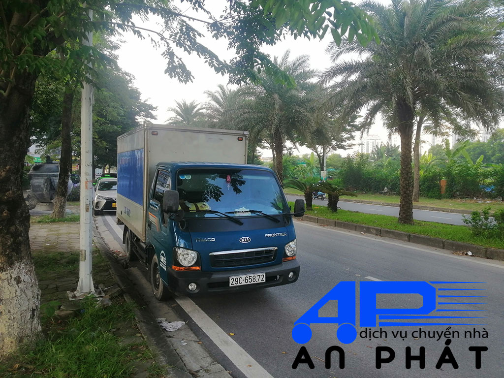 Xe tải chở h&agrave;ng quận T&acirc;y Hồ